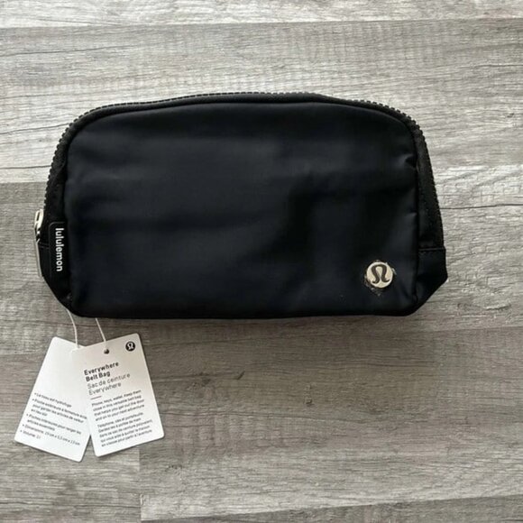 Lululemon Everywhere Belt Bag Black New With Tags 1L - Picture 1 of 2